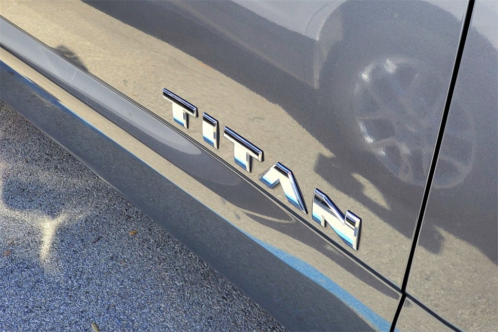 Used 2023 Nissan Titan SV image 5