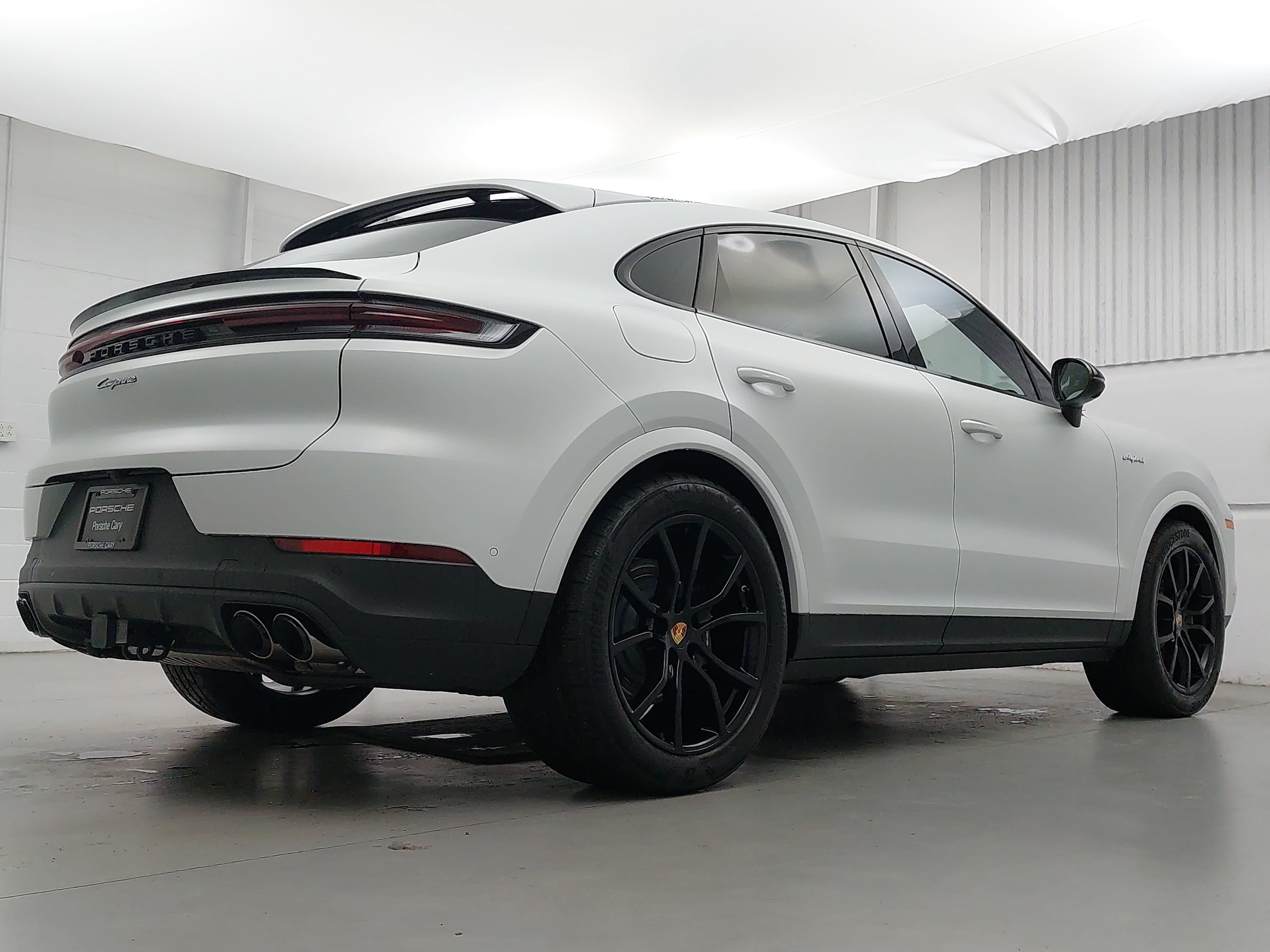Certified 2026 Porsche Cayenne E-Hybrid Coupe AWD/4WD image 7