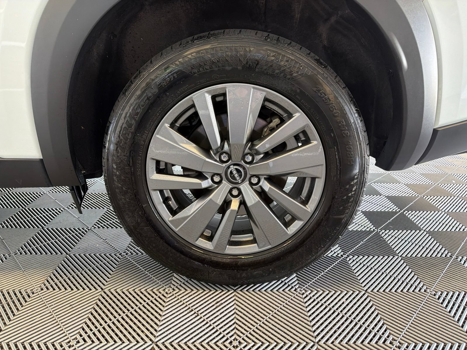 Used 2025 Nissan Pathfinder SV AWD/4WD image 8