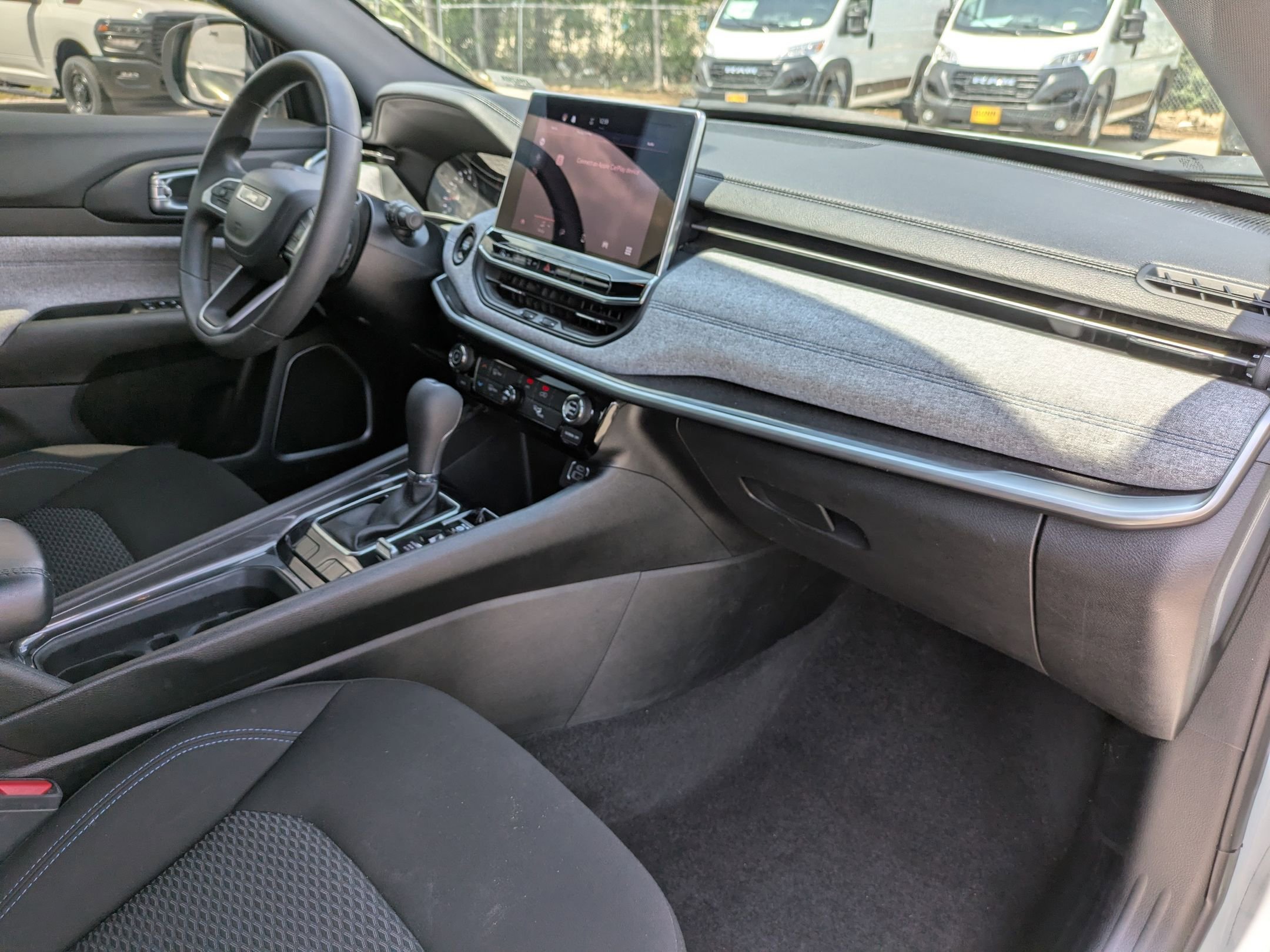 Used 2023 Jeep Compass Sport image 28