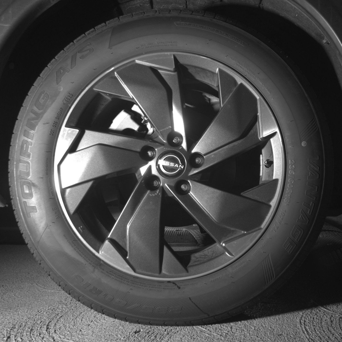 Used 2025 Nissan Rogue SV AWD/4WD image 15