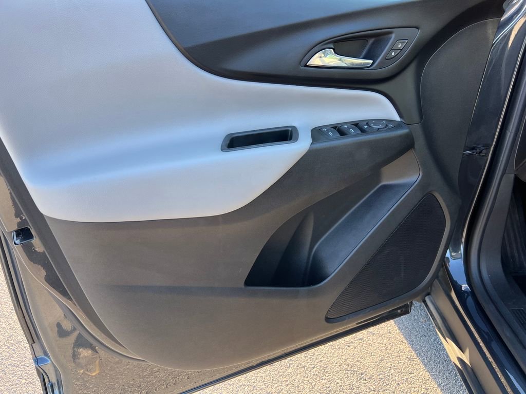 Used 2022 Chevrolet Equinox LS AWD/4WD image 16