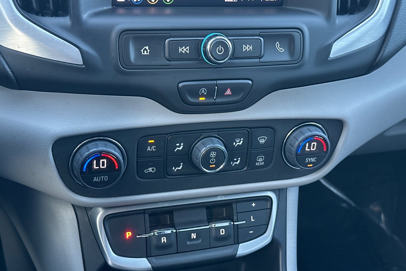 Used 2023 GMC Terrain SLE w/ Driver Convenience Package image 27