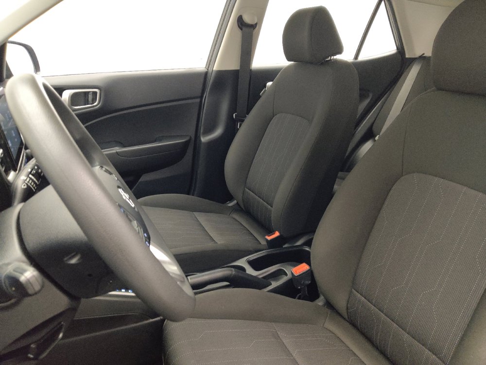 Used 2021 Hyundai Venue SE image 17