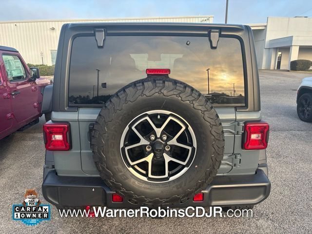 Used 2024 Jeep Wrangler Unlimited Rubicon w/ Convenience Group AWD/4WD image 5