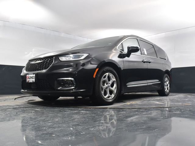 Used 2023 Chrysler Pacifica Limited image 50