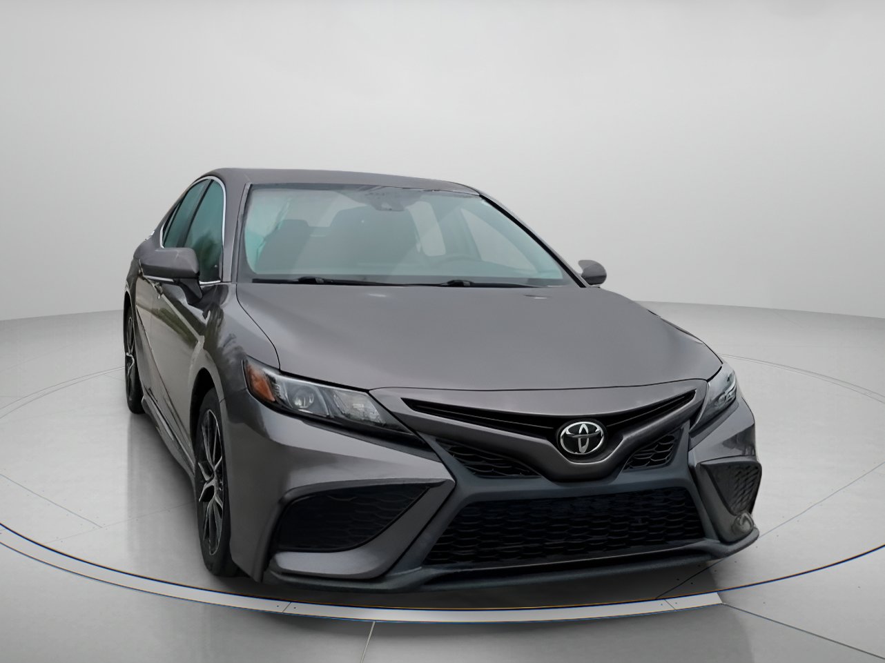 Used 2022 Toyota Camry SE w/ Carpet Mat Package (TMS) image 2