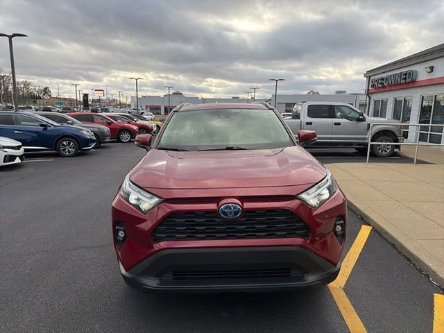 Used 2022 Toyota RAV4 XLE Premium image 11
