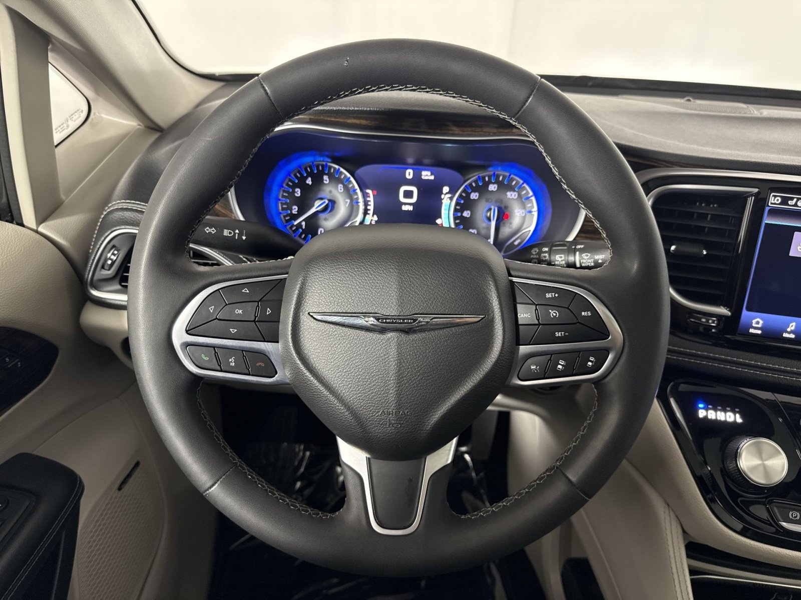 Used 2022 Chrysler Pacifica Limited FWD image 16