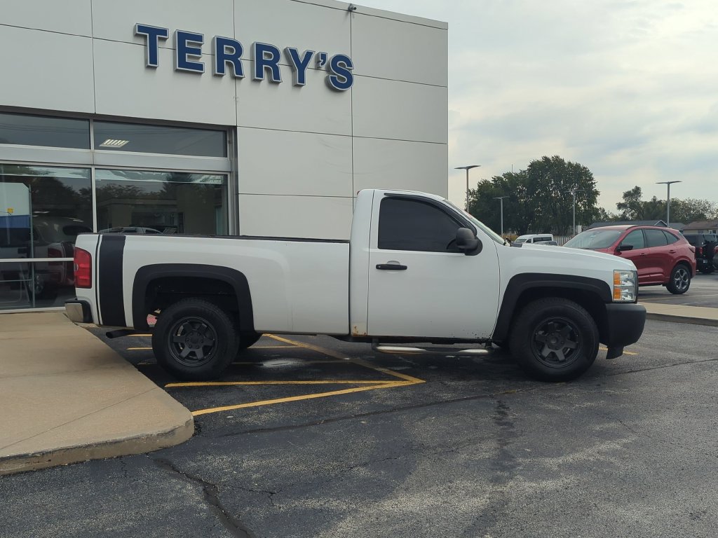 Used 2013 Chevrolet Silverado 1500 W/T RWD image 2