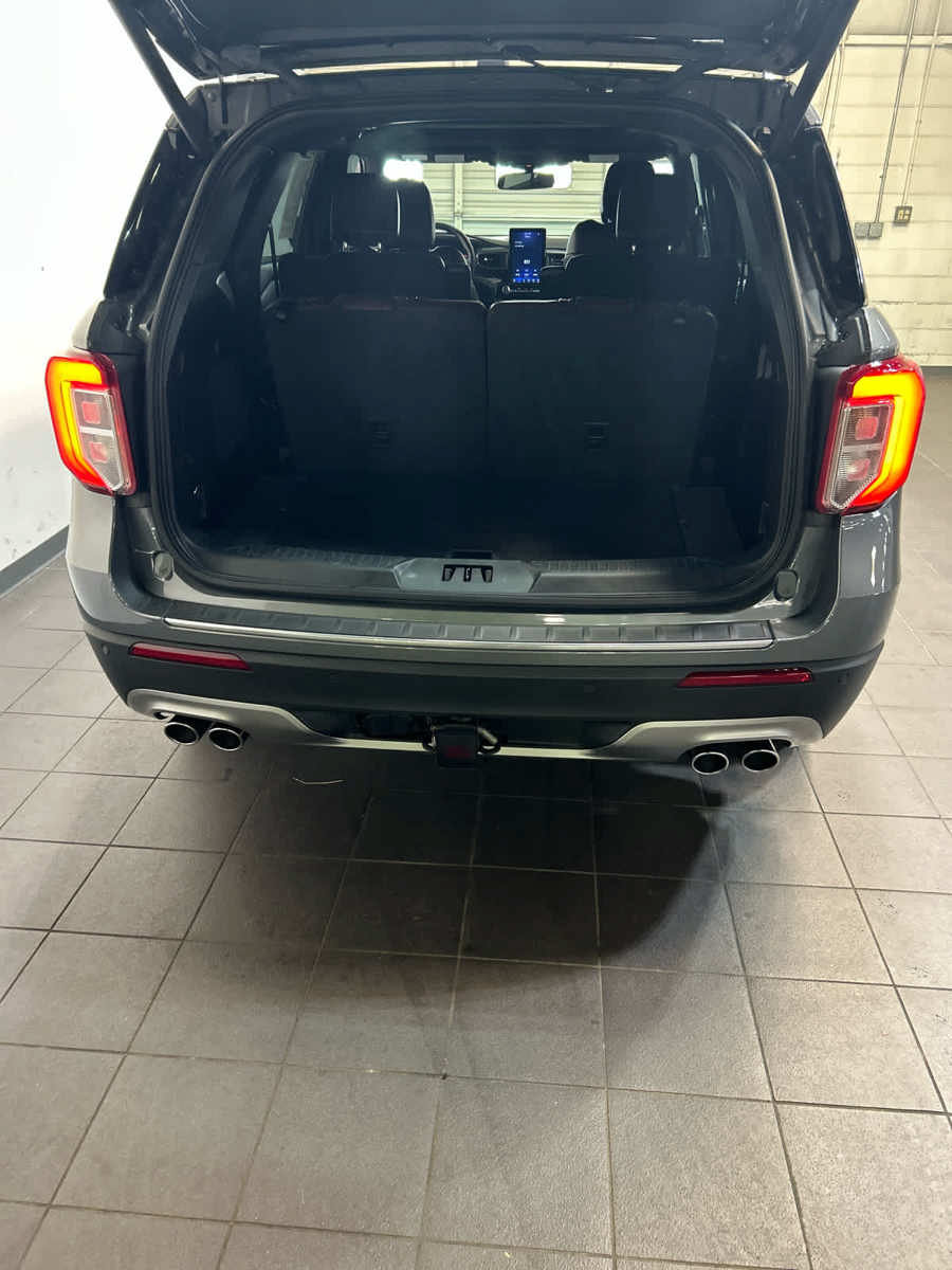Used 2023 Ford Explorer Platinum w/ Technology Package AWD/4WD image 12