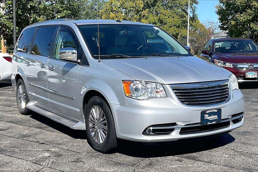 Used 2011 Chrysler Town & Country Limited FWD image 40