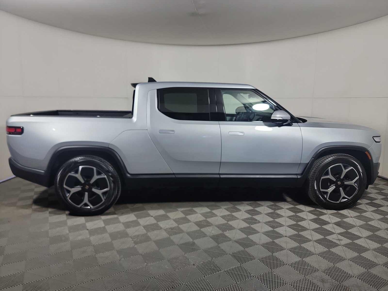 Used 2024 Rivian R1T Adventure AWD/4WD image 6