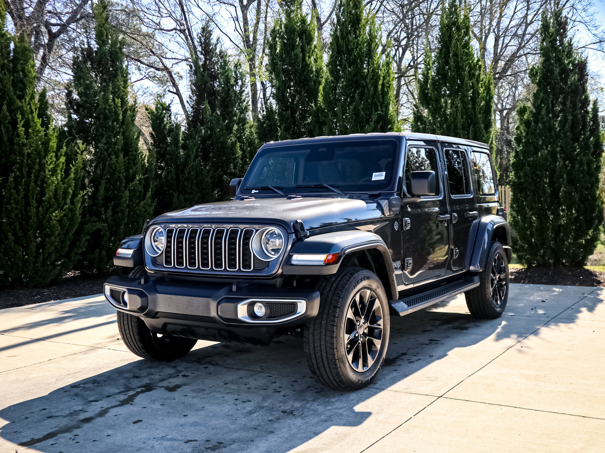 Used 2025 Jeep Wrangler Sahara image 5