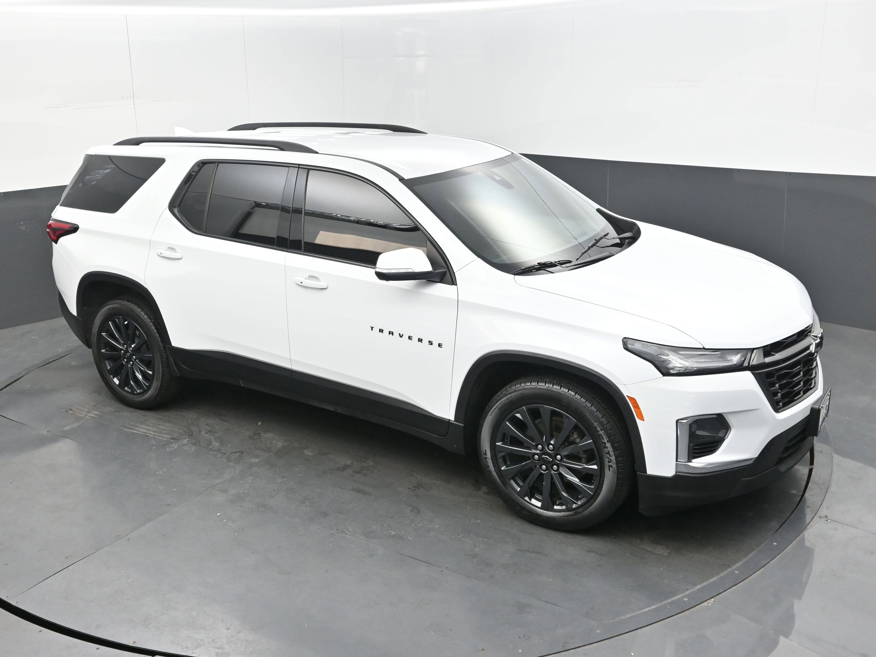 Used 2023 Chevrolet Traverse RS image 32