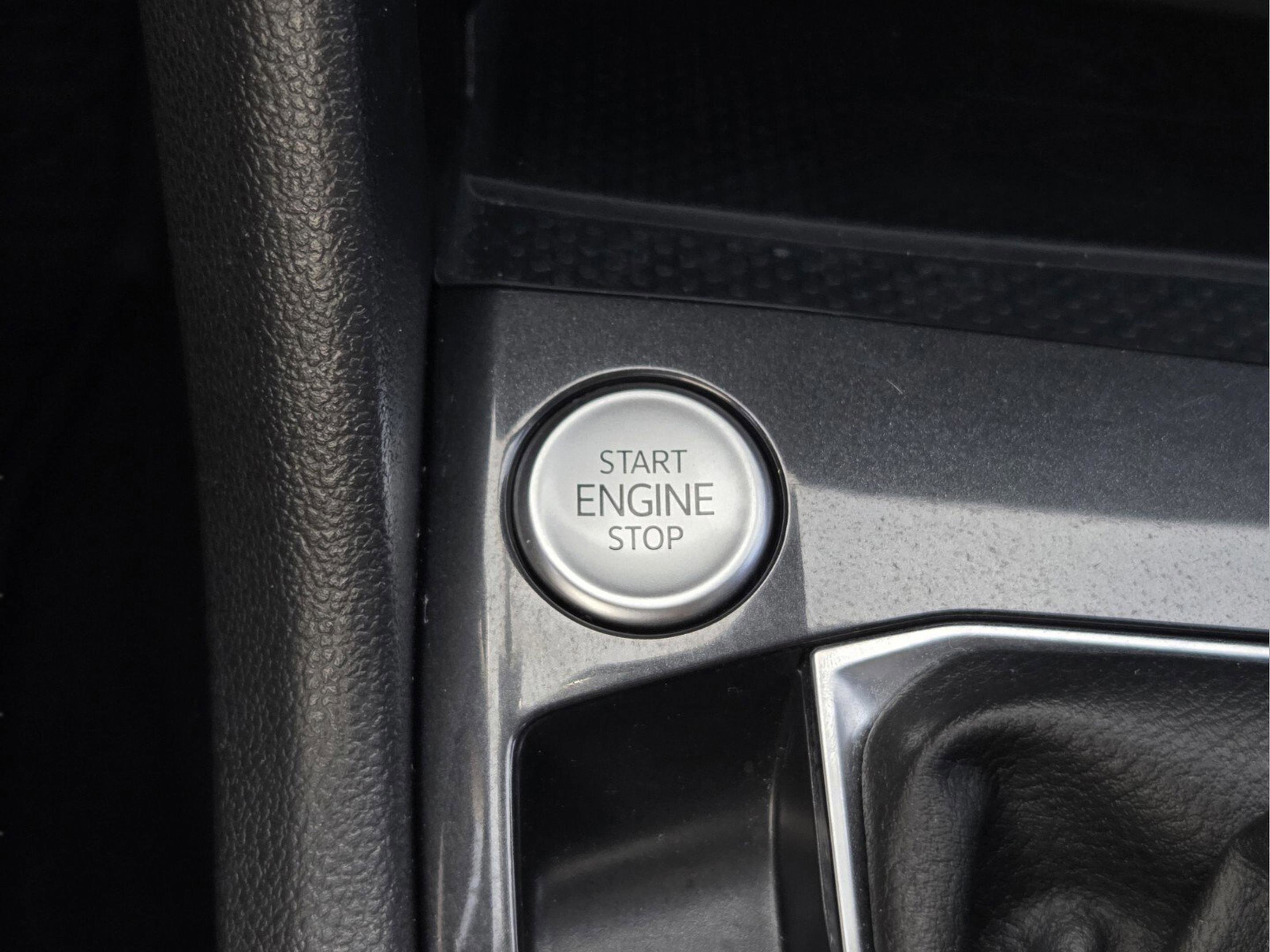 Used 2024 Volkswagen Tiguan SE R-Line FWD image 18