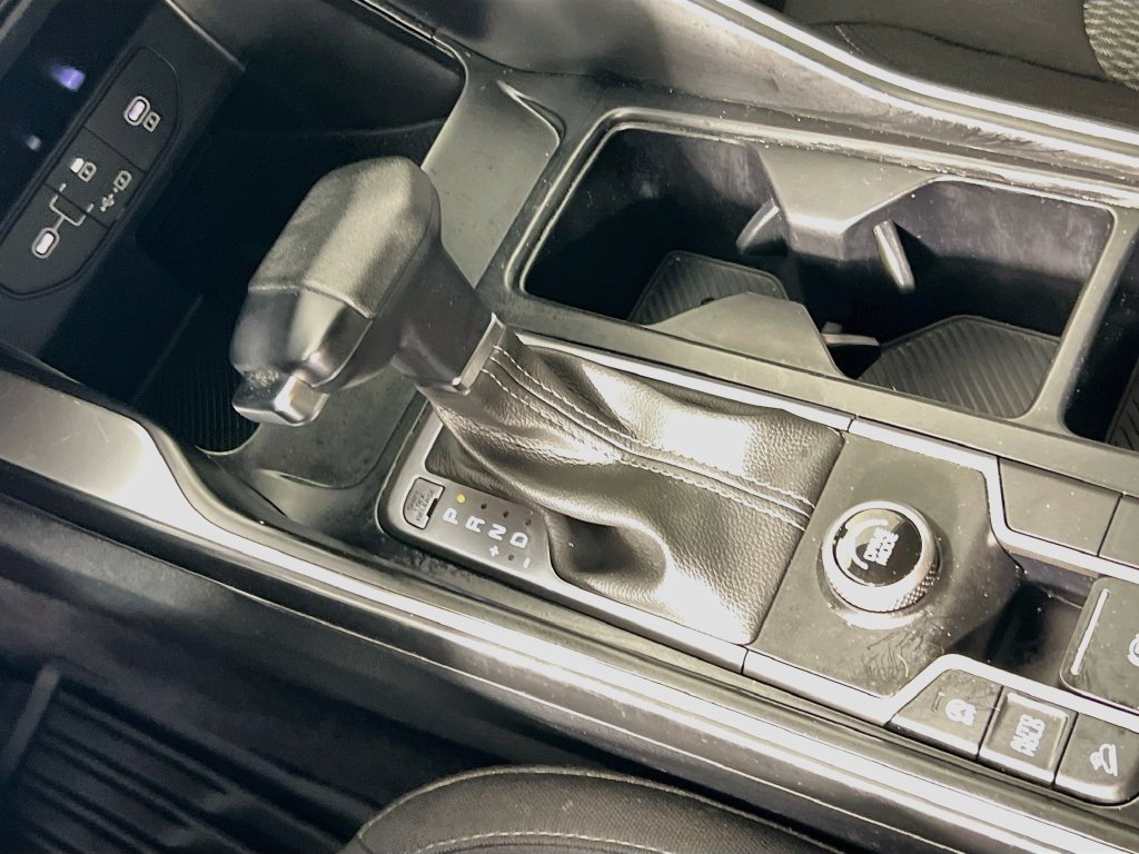 Certified 2025 Kia Sorento LX FWD image 17