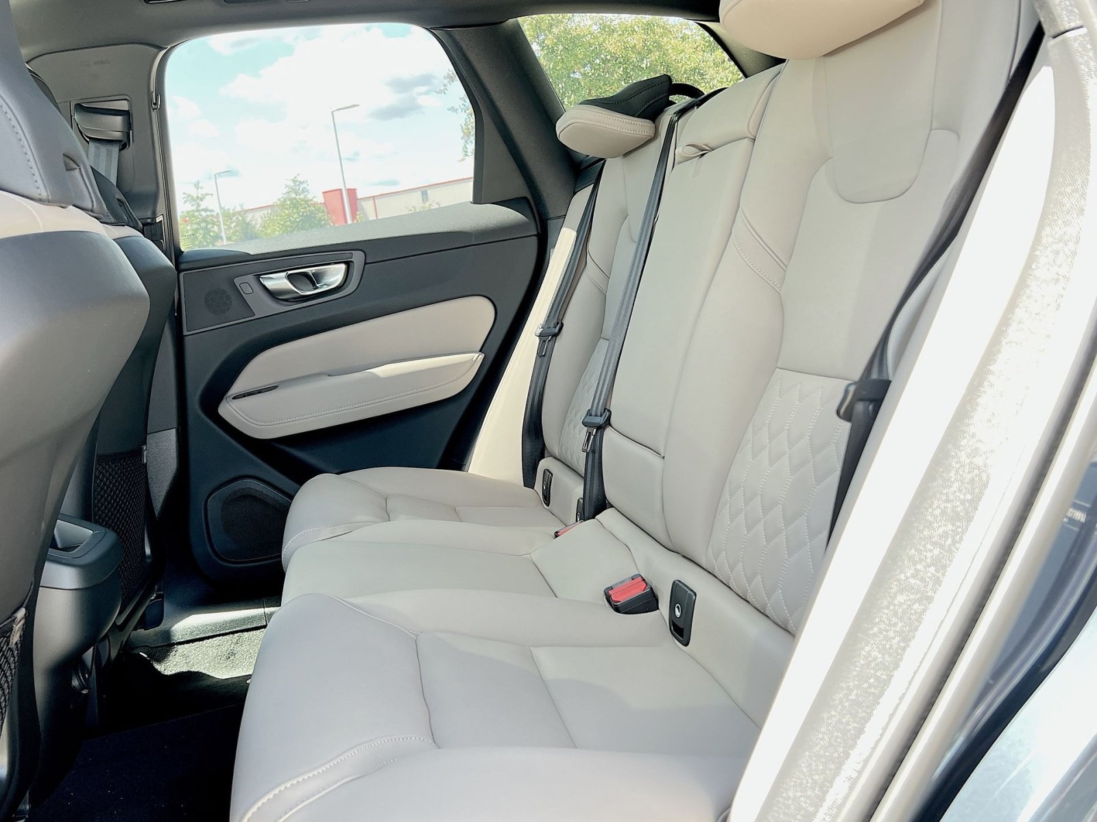 New 2026 Volvo XC60 B5 Plus w/ Protection Package Premier AWD/4WD image 33