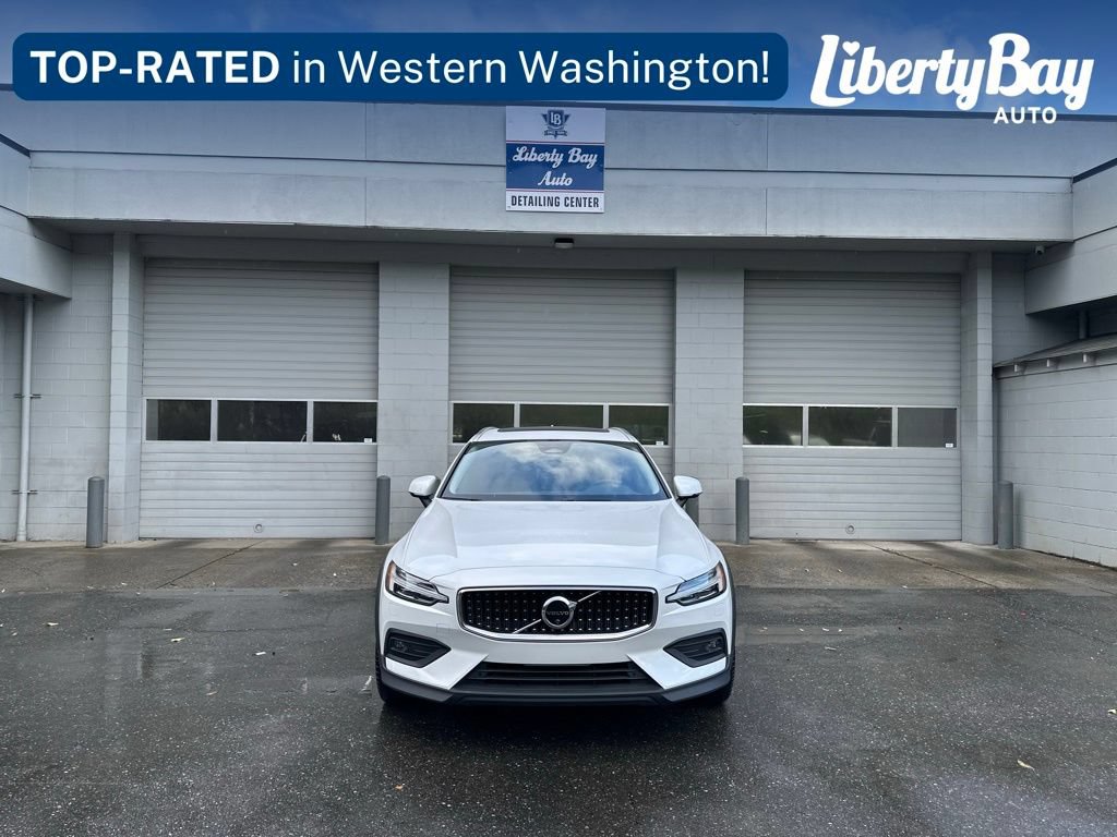 Used 2025 Volvo V60 B5 Cross Country Plus AWD/4WD image 2