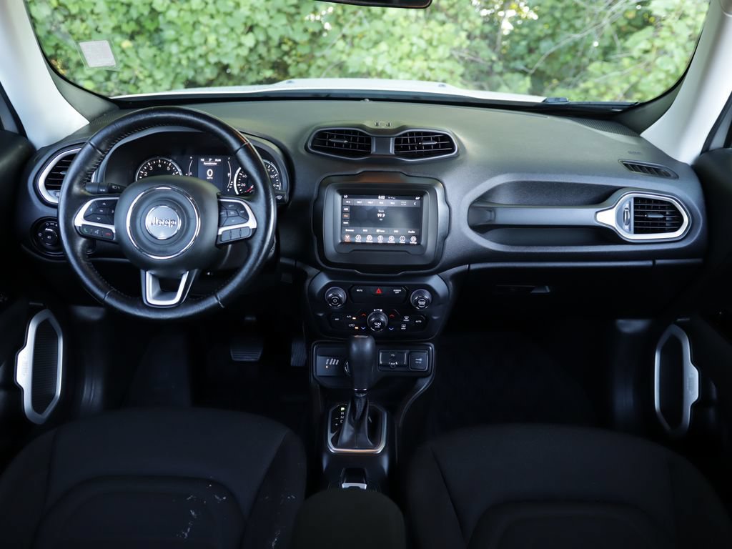 Used 2020 Jeep Renegade Latitude w/ Cold Weather Group AWD/4WD image 21