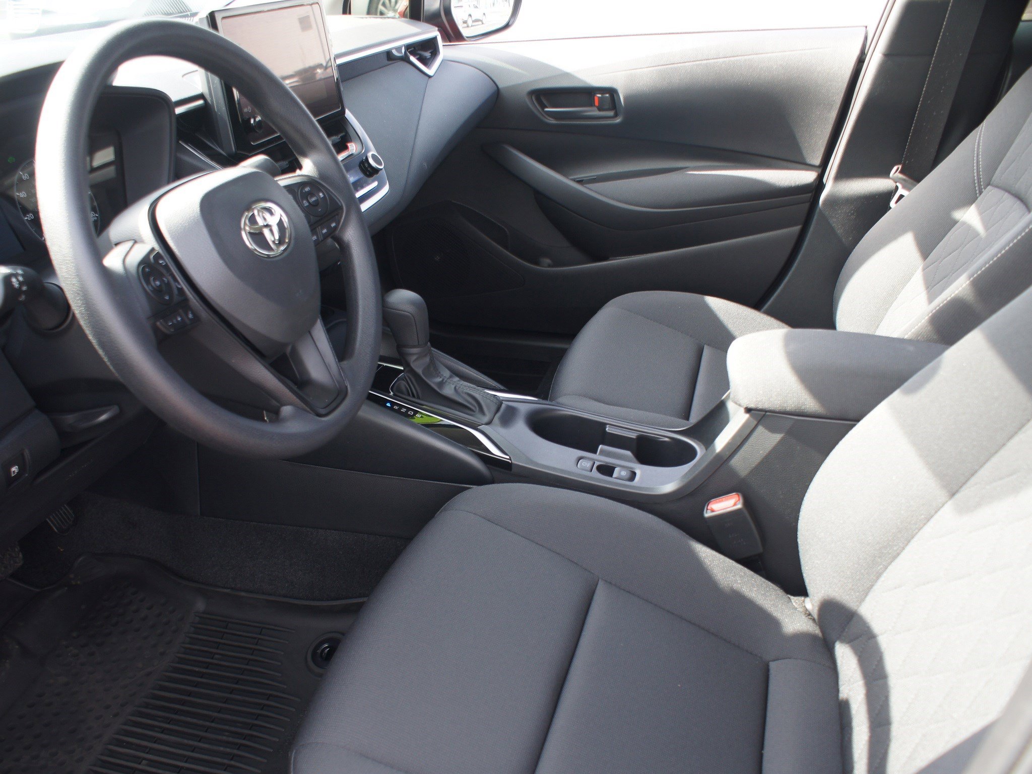 Used 2025 Toyota Corolla LE image 11