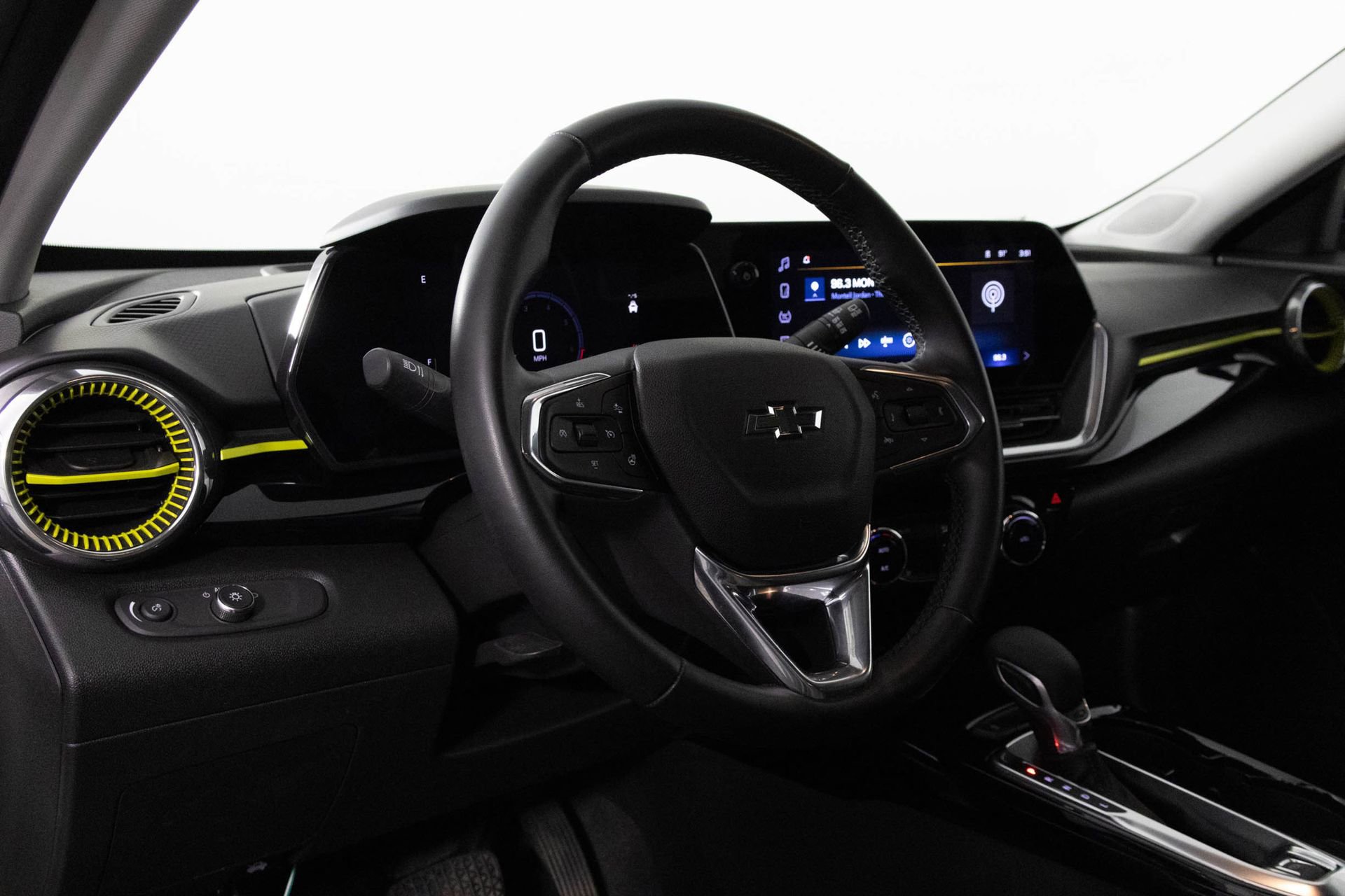 Used 2024 Chevrolet Trax ACTIV w/ Sunroof Package image 5