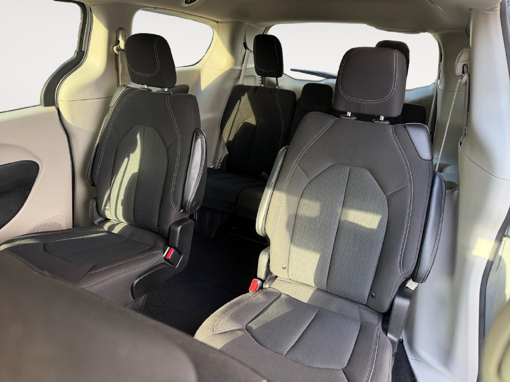 Used 2023 Chrysler Voyager LX FWD image 13