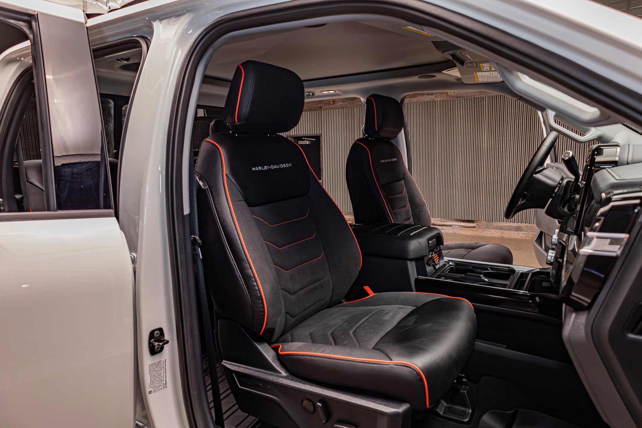 Used 2025 Ford F250 Lariat w/ Lariat Ultimate Package image 28