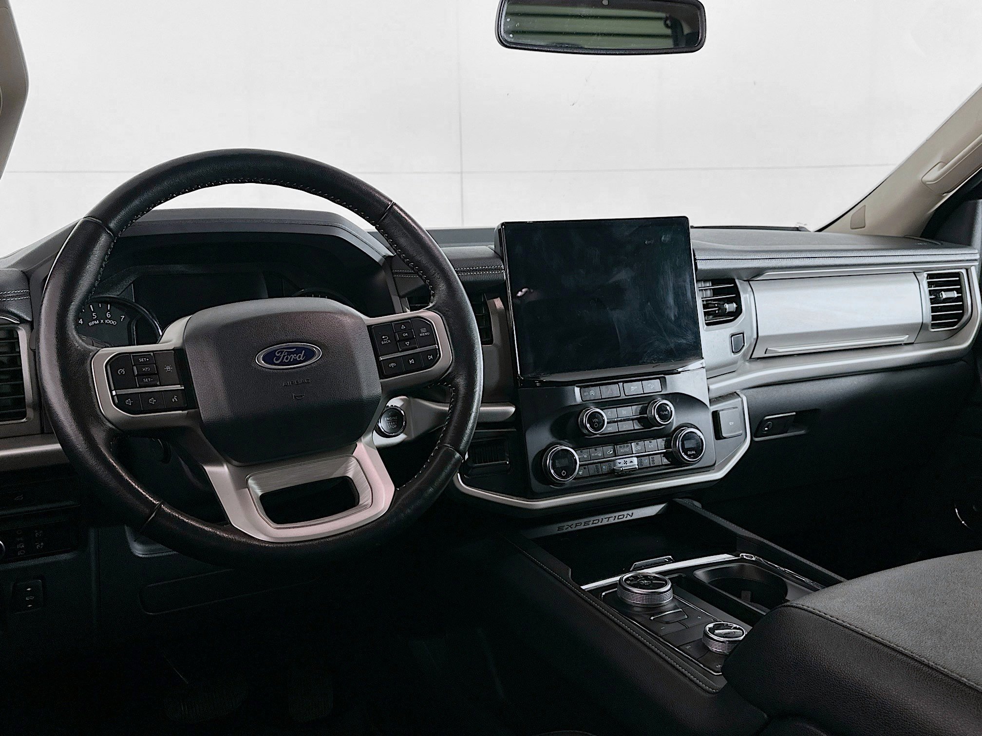 Used 2024 Ford Expedition Max XLT image 18