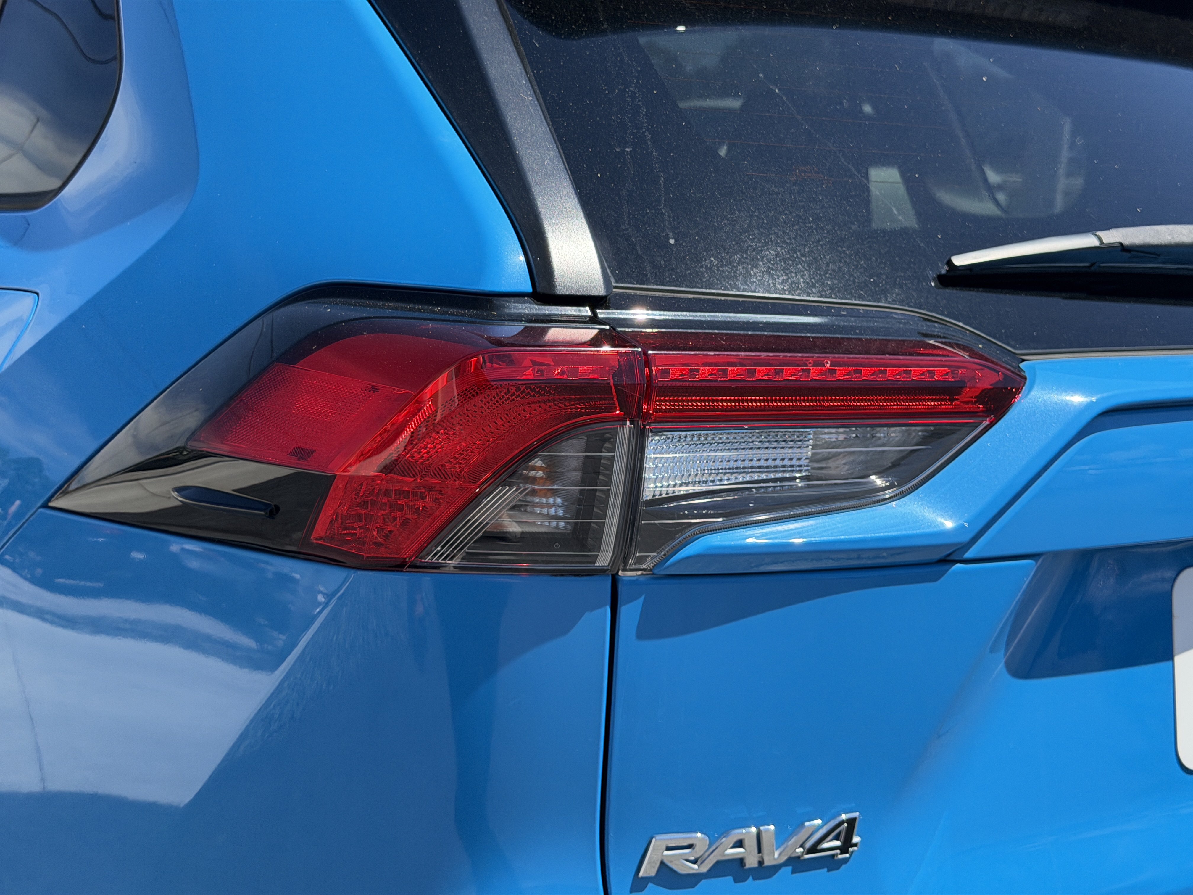 Used 2020 Toyota RAV4 LE FWD image 9