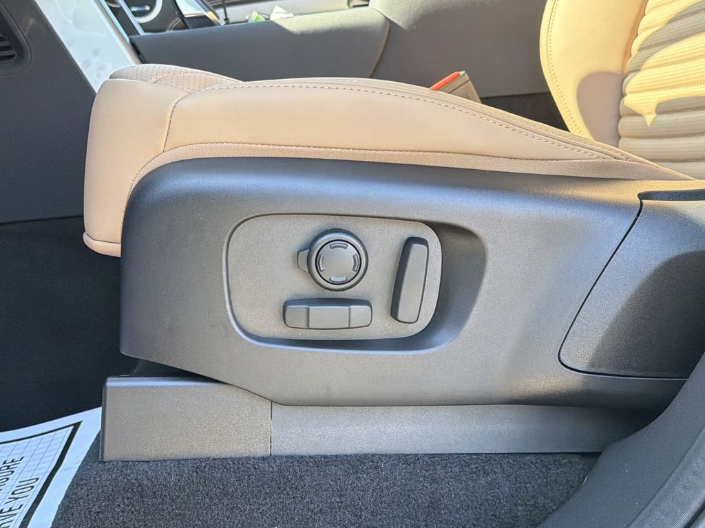 New 2026 Land Rover Discovery Dynamic SE image 21