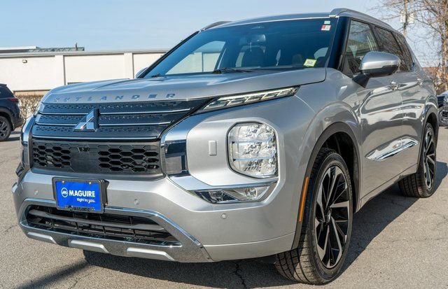 Used 2022 Mitsubishi Outlander SEL image 2