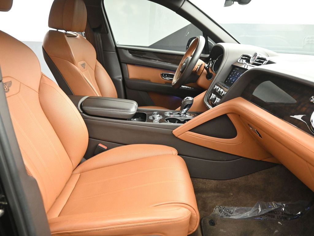 Used 2021 Bentley Bentayga image 28