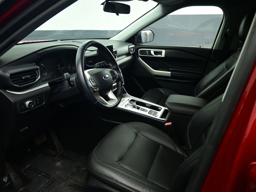 Used 2020 Ford Explorer XLT w/ Equipment Group 202A image 14