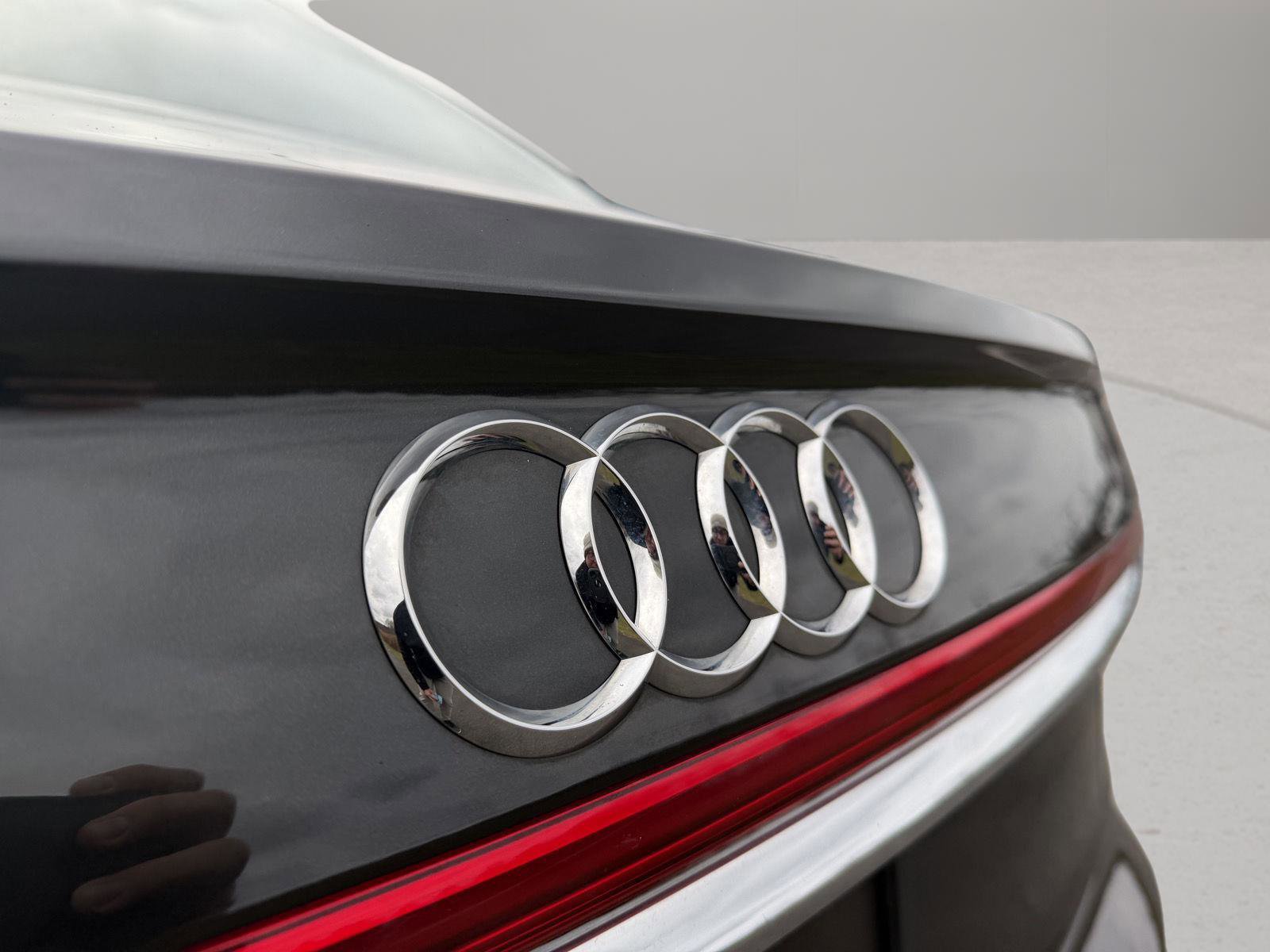 Used 2020 Audi S8 L w/ S8 Executive Package image 19