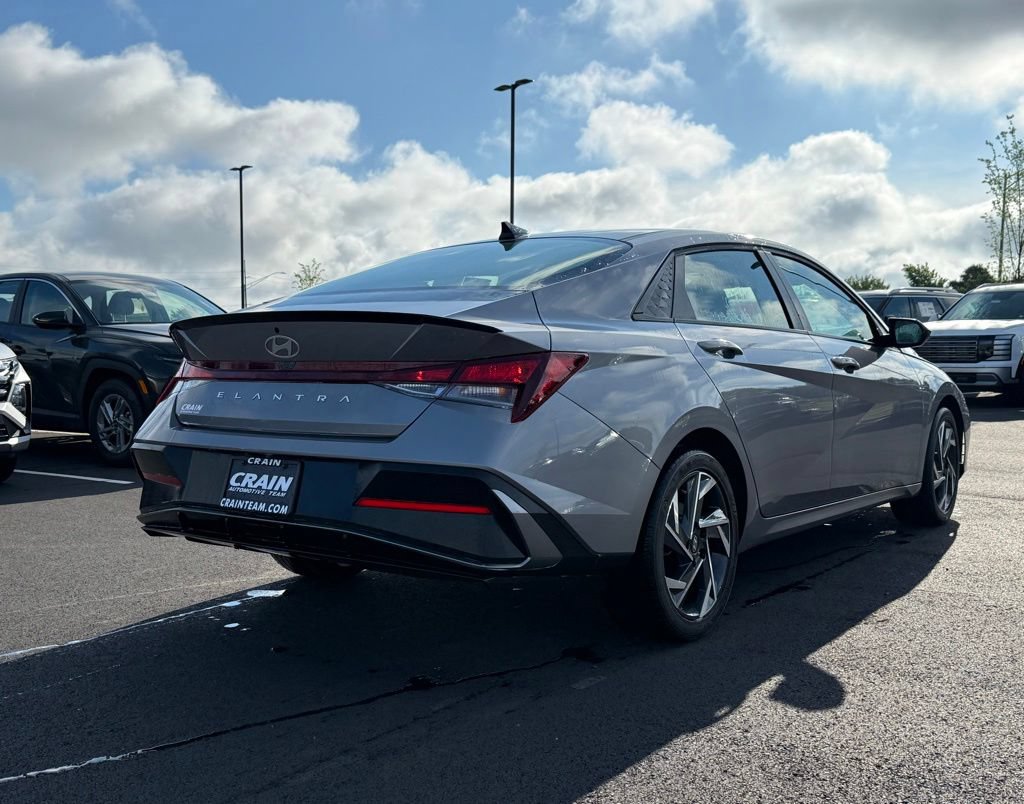 Certified 2025 Hyundai Elantra Sport FWD image 5