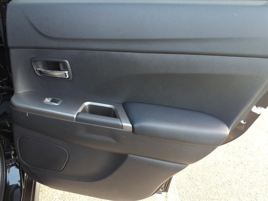 Used 2022 Mitsubishi Outlander Sport SE image 11