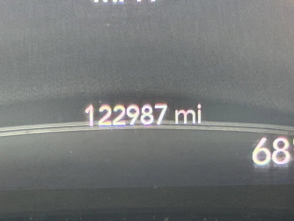 Used 2017 Chrysler Pacifica Touring-L Plus w/ Advanced Safetytec Group FWD image 41