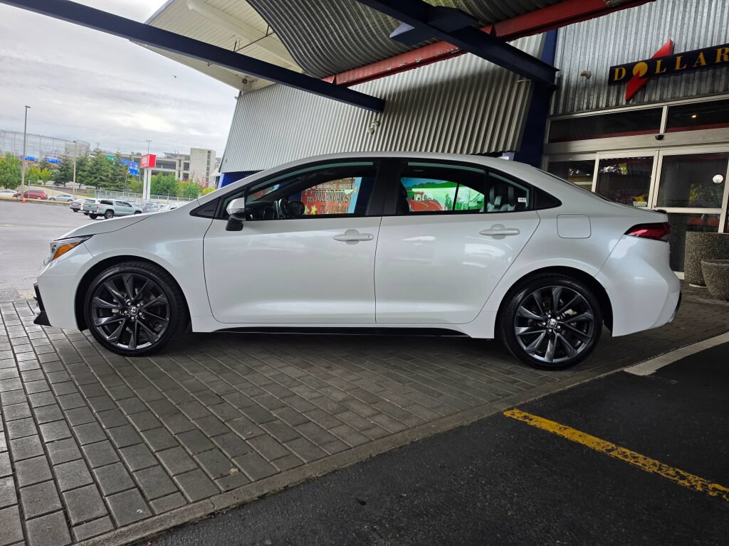 Used 2024 Toyota Corolla XSE FWD image 8