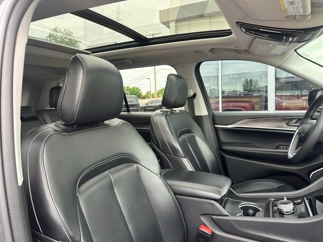 Used 2024 Jeep Grand Cherokee Limited 4xe AWD/4WD image 12