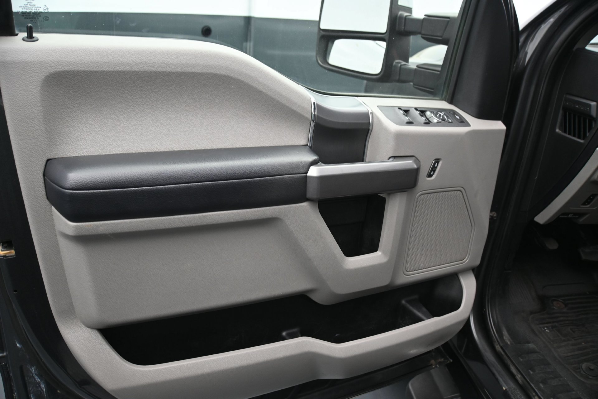 Used 2019 Ford F250 XLT w/ XLT Premium Package AWD/4WD image 17