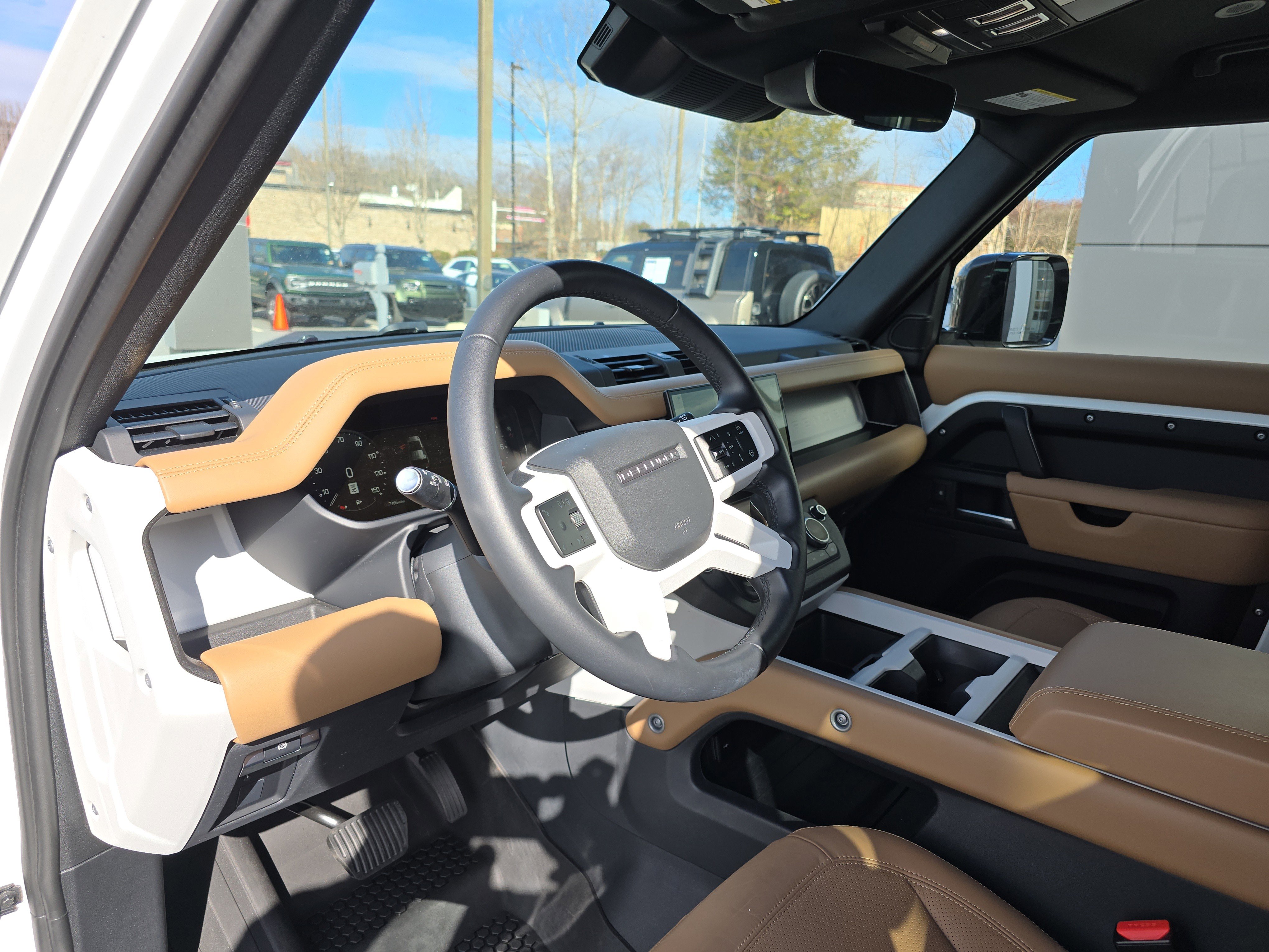 Used 2025 Land Rover Defender 110 X-Dynamic SE AWD/4WD image 23
