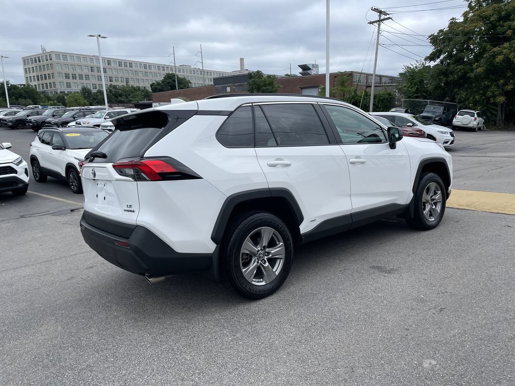 Used 2024 Toyota RAV4 LE AWD/4WD image 8