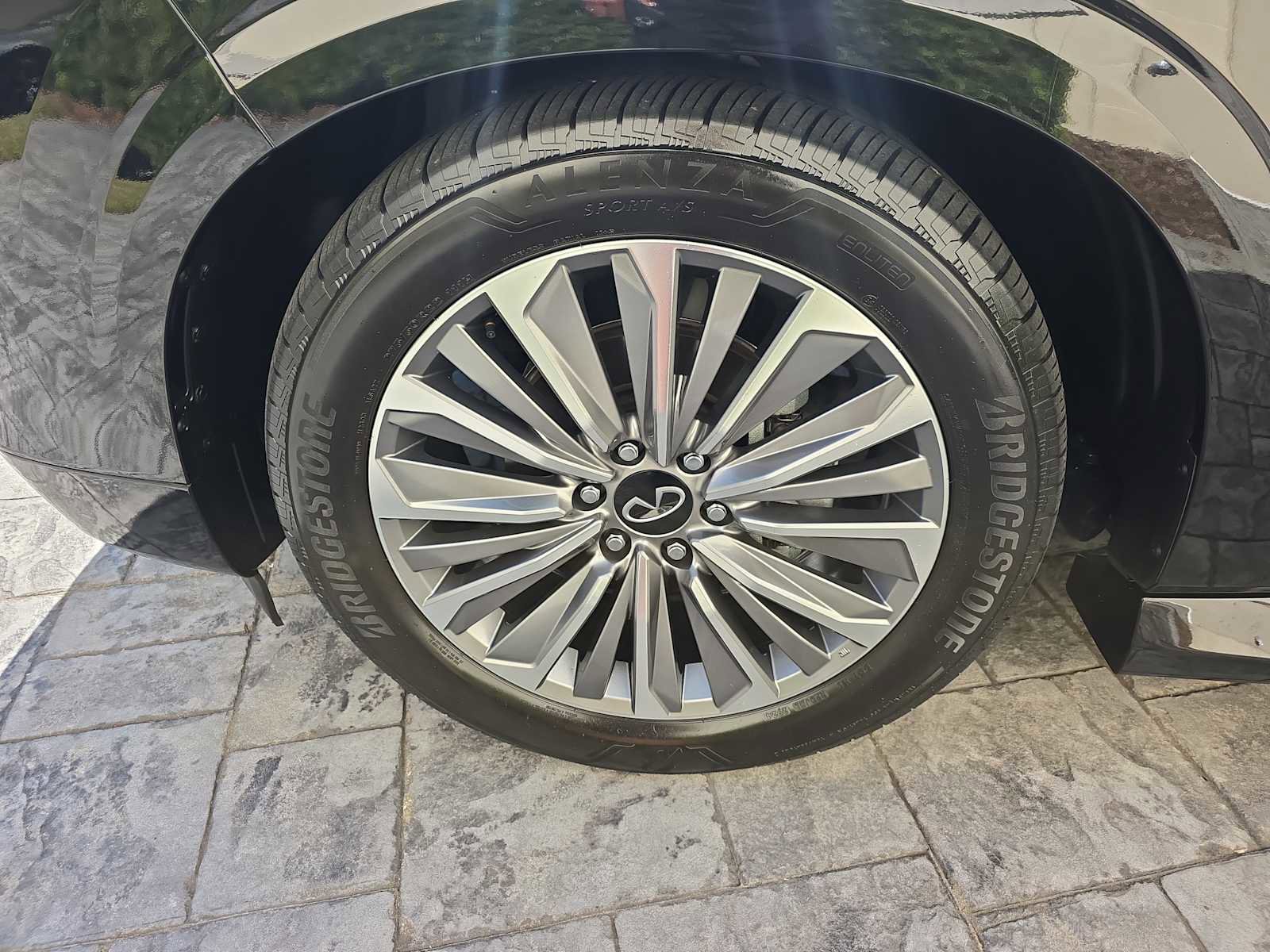 Certified 2025 INFINITI QX80 Sensory image 8