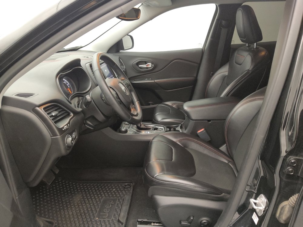 Used 2019 Jeep Cherokee Trailhawk w/ Cold Weather Group image 17