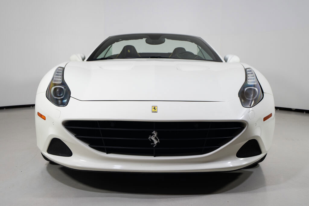 Used 2017 Ferrari California T RWD image 15