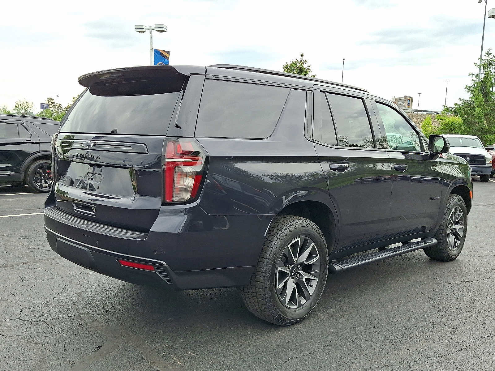 Used 2023 Chevrolet Tahoe Z71 w/ Luxury Package AWD/4WD image 6