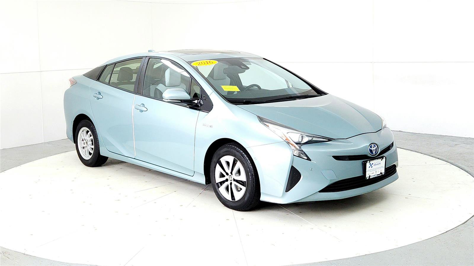 Used 2016 Toyota Prius Four image 7