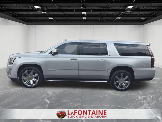 Used 2017 Cadillac Escalade ESV Luxury AWD/4WD image 2
