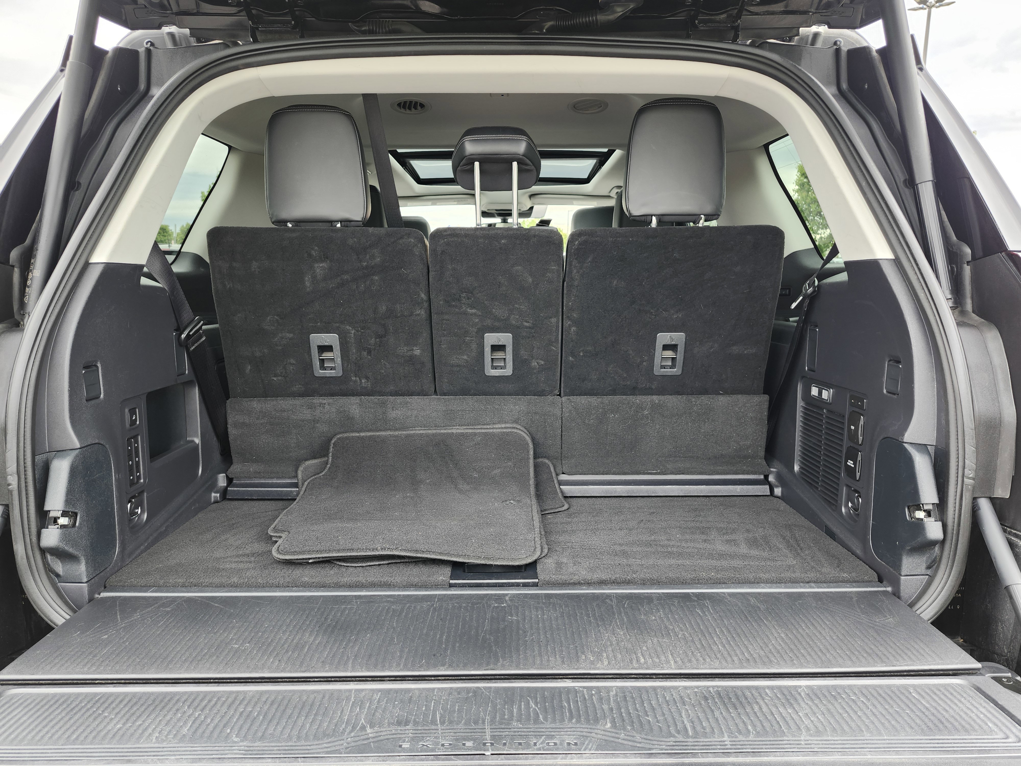 Used 2025 Ford Expedition Platinum AWD/4WD image 25